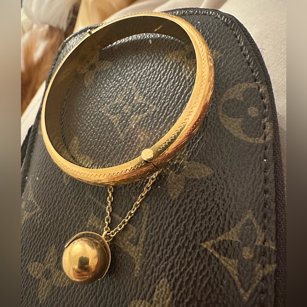 18k Solid Gold Bangle Bracelet - image 5